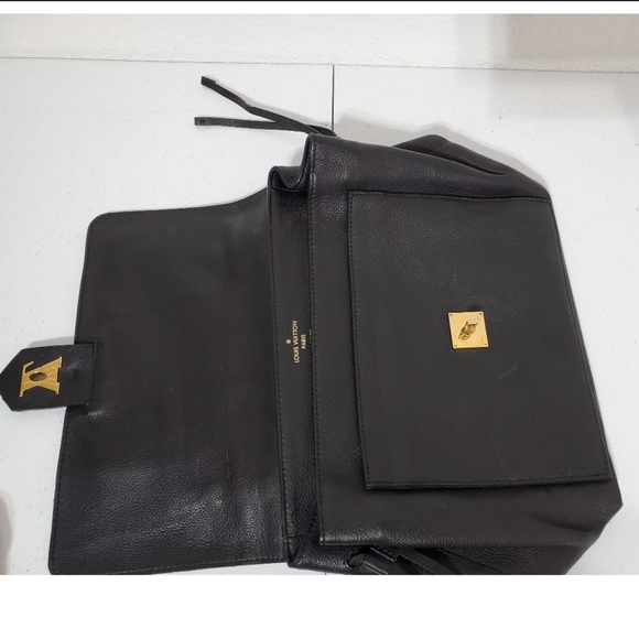 Louis Vuitton Lockme MM - Picture 9 of 16